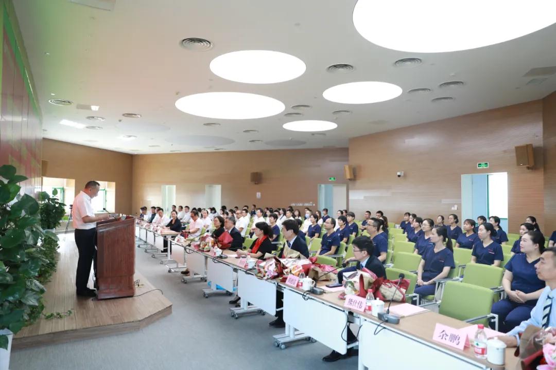 陽光網(wǎng)—昔日并肩戰(zhàn) ，今日敘佳緣 隨州市中心醫(yī)院到國際醫(yī)學(xué)中心醫(yī)院參觀交流