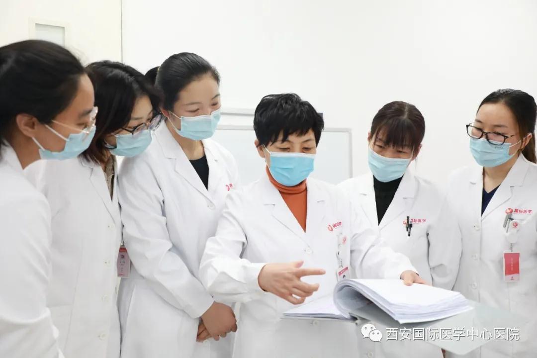 81歲老人腹大如球，一個半小時后……
