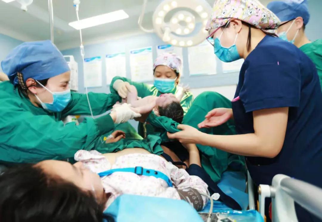華商云健康—迎新春，西安國際醫(yī)學中心醫(yī)院第一個“金牛寶寶”來啦！