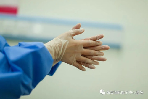 49秒！她的手，已接種了13230人