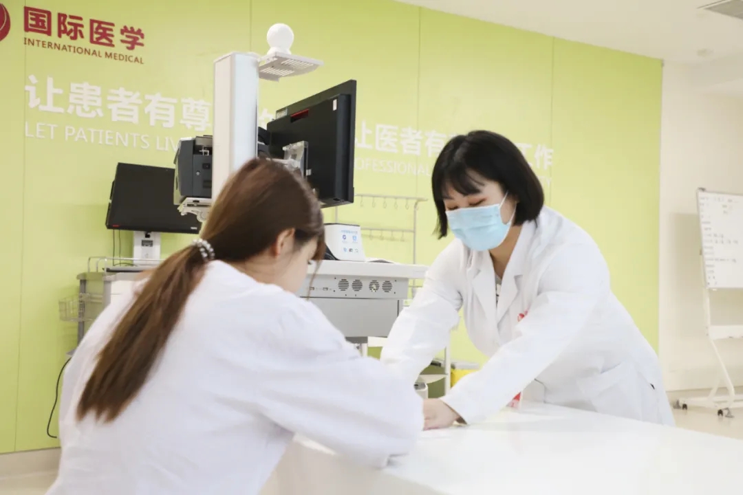 出院手續(xù)床前辦理，「移動結算車」便民又惠民！