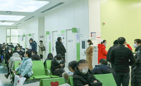 節(jié)后首個(gè)工作日|不停歇，他們?nèi)κ刈o(hù)患者健康！