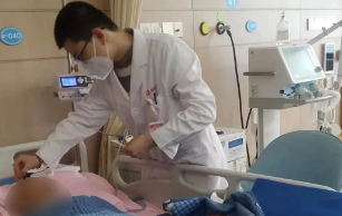 危急重癥、“大白肺” 90%以上恢復(fù)良好，他們?nèi)绾巫龅降模?>
				             </a>
                <div   id=