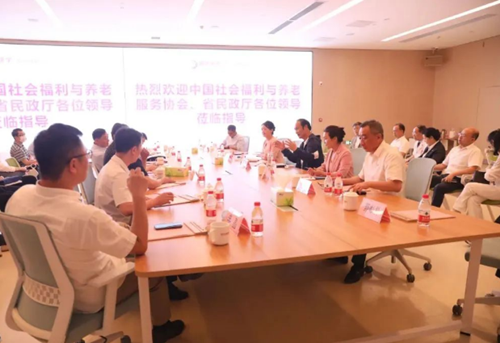 中國社會福利與養(yǎng)老服務協會馮曉麗會長及陜西省民政廳李智遠廳長一行蒞臨國際醫(yī)學參觀指導