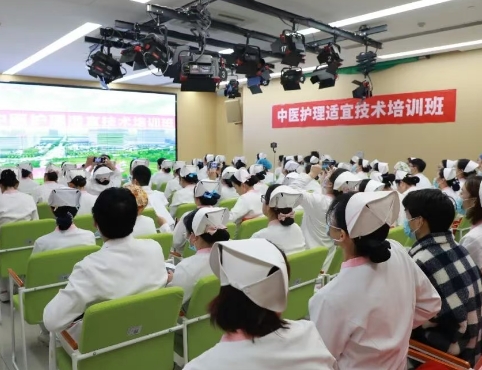 卷技能！護(hù)理骨干集體“充電” 解鎖四大中醫(yī)硬核技術(shù)